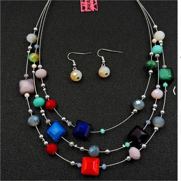 BETSEY JOHNSON LOVELY BEADED NECKLACE AND EARRING SET - Picture 1 of 4